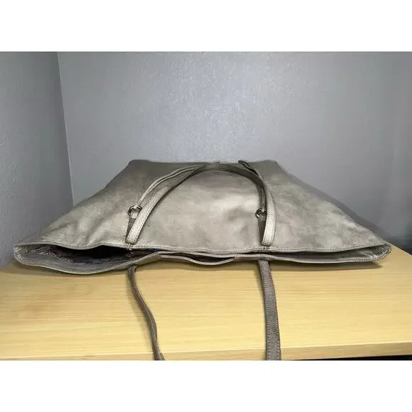 Hobo International Large Kingston Champagne Metallic Leather Tote Bag - Picture 10 of 16